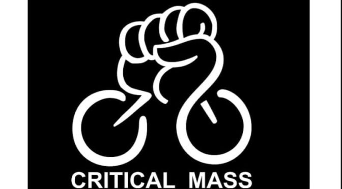 Critical mass, largo alle bici: i fattorini in strada per protesta